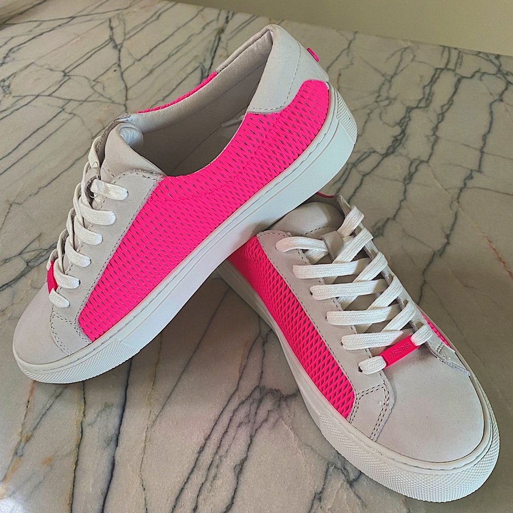 NWOT JSlides Laycee Sneaker SZ 7🌺